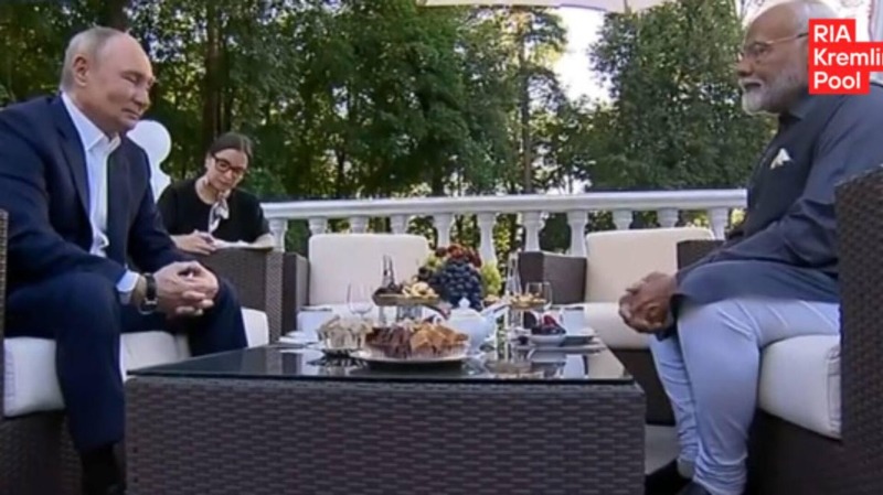 Путин и Моди встретились за чашкой чая в Подмосковье