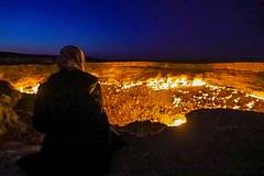 Огонь во «Вратах ада» начал затухать