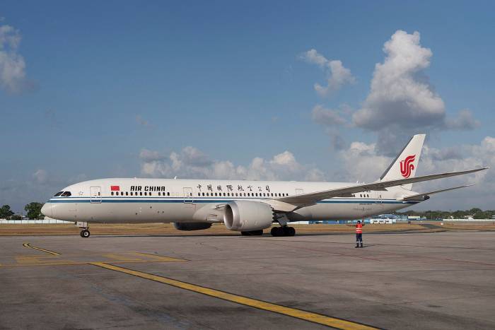Экстренное приземление самолета Air China в аэропорту Нижневартовска
