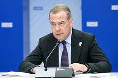 Путин наградил Медведева орденом
