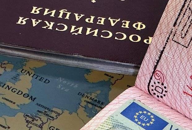 Запрет на выдачу россиянам новых многократных виз