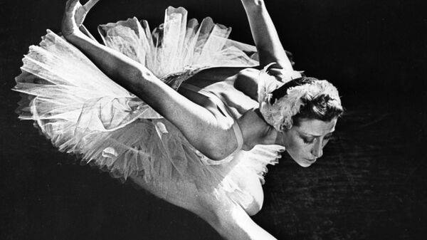 В начале был жест: 100 лет Плисецкой