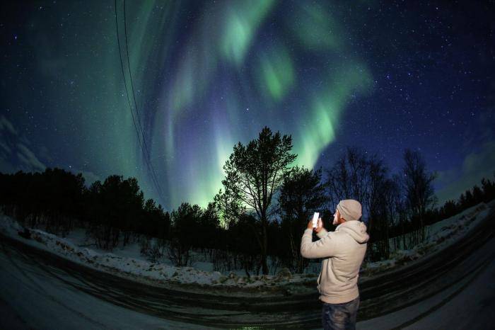 Северное сияние в окрестностях реки Ура Мурманской области
