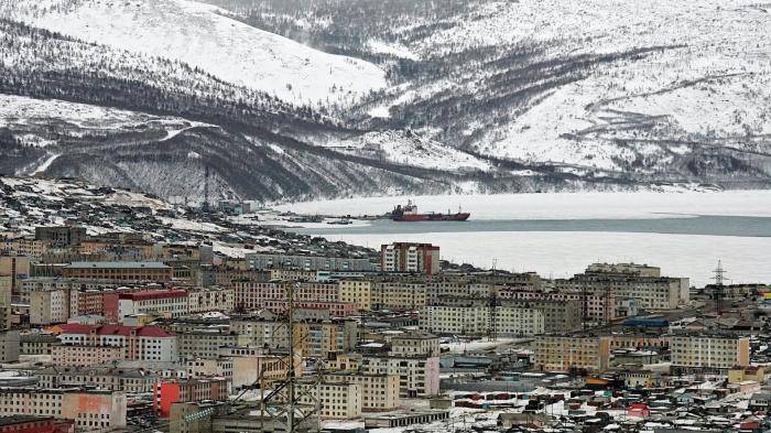 Панорамный вид на порт и жилые кварталы Магадана