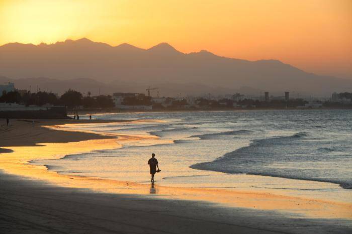 Закат на пляже в Омане 