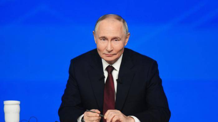 Президент РФ Владимир Путин отвечает на вопросы во время специальной программы Итоги года в Москве