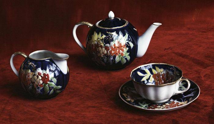 Чайный сервиз Ягодка. Фарфор. Скульптор В.К. Яснецов. Дулевский фарфоровый завод. Город Ликино-Дулево
