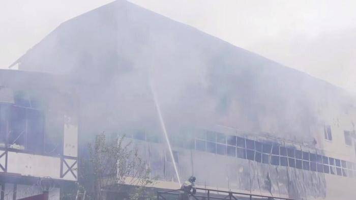 Пожар в промзоне на улице Транспортной в Сочи