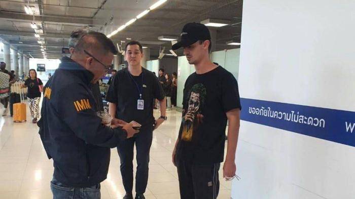 Задержание россиянина, попавшего в скандальный видеоролик, в аэропорту Суварнабхуми