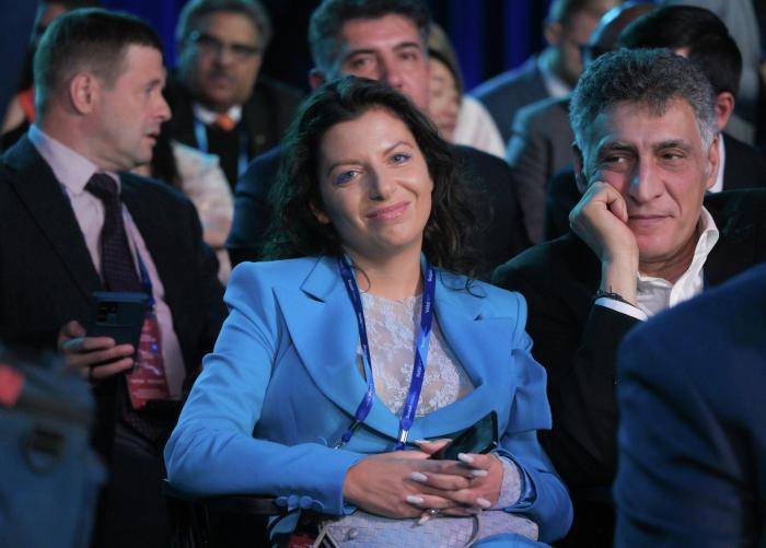 Главный редактор телеканала RT и медиагруппы Россия сегодня Маргарита Симоньян и режиссер, телеведущий Тигран Кеосаян