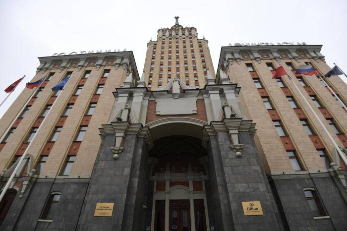 Фасад пятизвездочной гостиницы Хилтон Москва Ленинградская в Москве