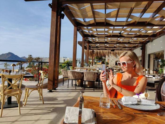 Бодрум. Ресторан отеля Allium Bodrum Resort &amp; Spa с видом на Эгейское море