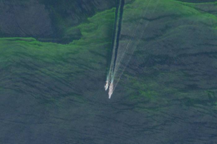 Атака на авианосец Abraham Lincoln