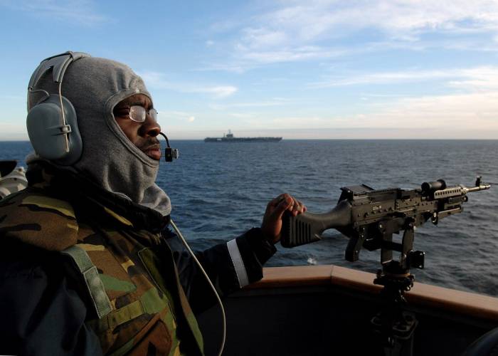 Атака на авианосец Abraham Lincoln