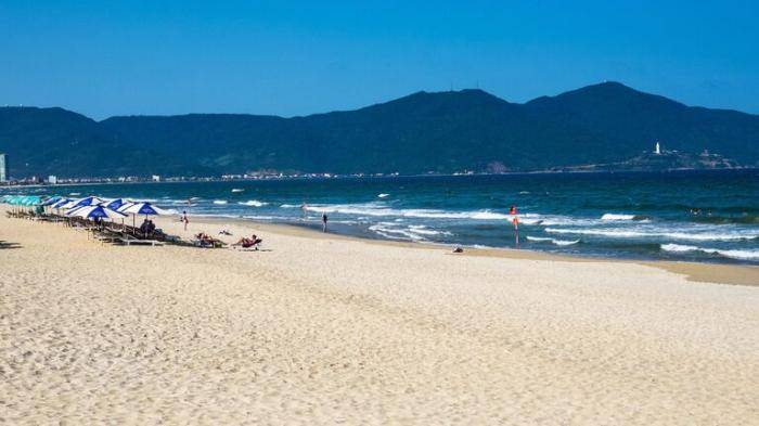 Пляж на берегу Южно-Китайского моря в Дананге