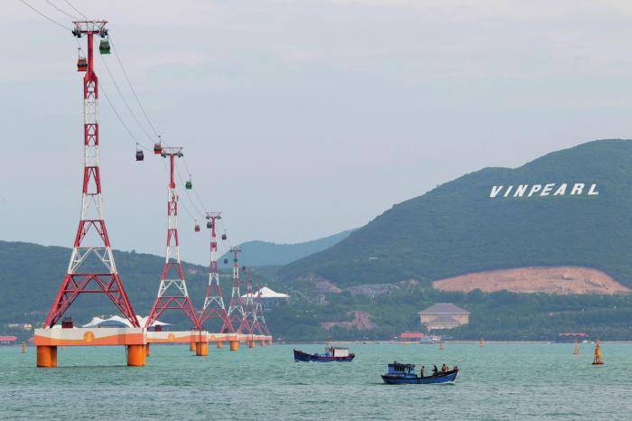 Канатная дорога Vinpearl длинной 3 320 м является самой длинной канатной дорогой над морем в мире, город Нячанг