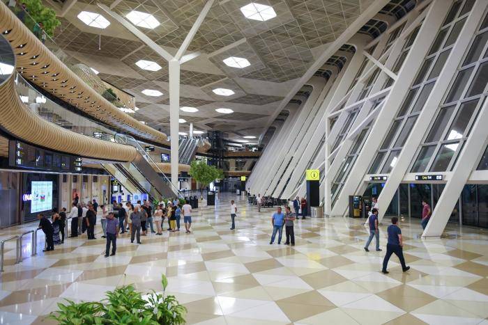 Вестибюль Международного аэропорта имени Гейдара Алиева в Баку