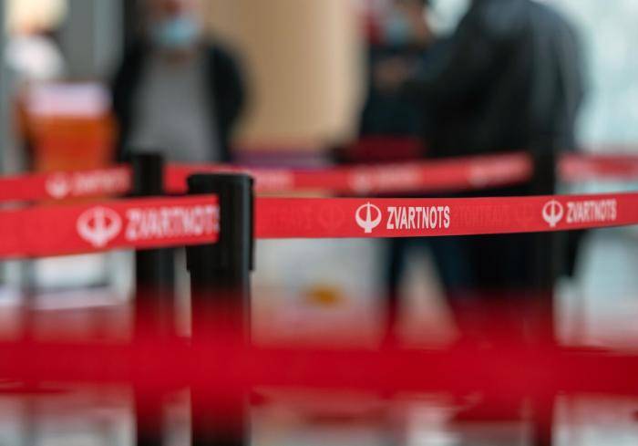 Стойки в международном аэропорту Звартноц