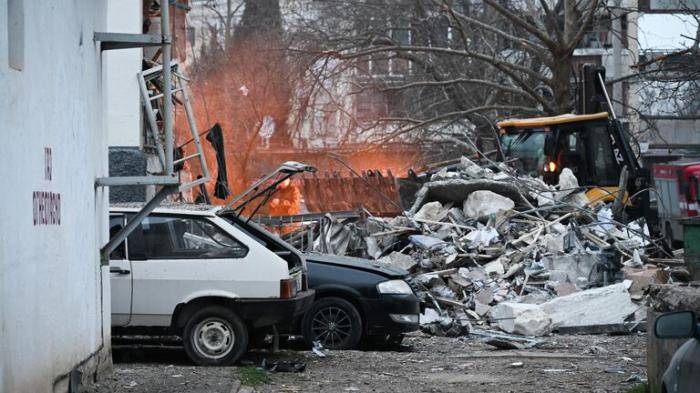 Последствия взрыва в жилом доме в Севастополе