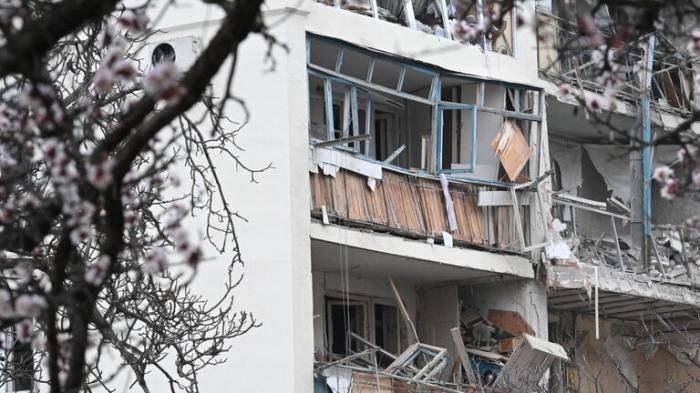 Последствия взрыва в жилом доме в Севастополе