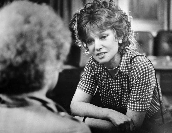 Народная артистка РСФСР Людмила Гурченко (справа) в фильме Эльдара Рязанова Вокзал для двоих