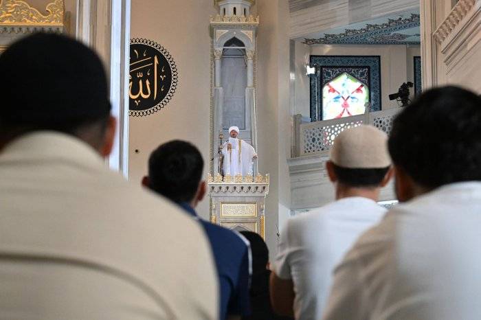 Председатель Совета муфтиев России, председатель Духовного управления мусульман России муфтий шейх Равиль Гайнутдин на богослужении в честь праздника Курбан-байрам в Московской соборной мечети