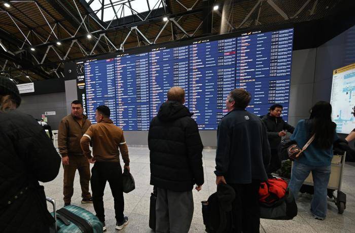 Онлайн-табло в московском аэропорту Шереметьево