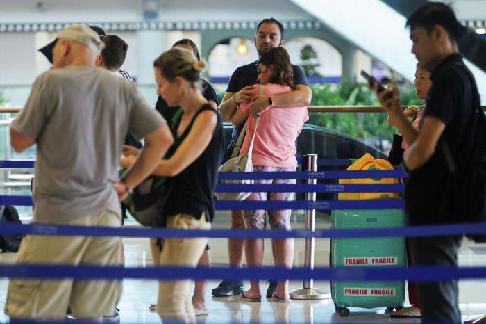 Пассажиры в Международном аэропорту имени Нгураха Рая на Бали