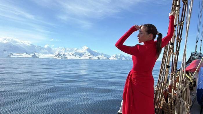 Юлия Барановская на яхле во время путешествия по Патагонии и Антарктиде