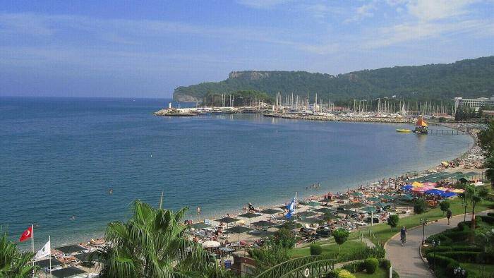 Пляж в городе Кемер