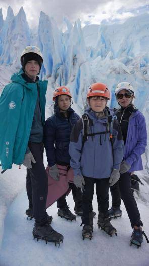 Юлия Барановская с детьми во время путешествия по Аргентине