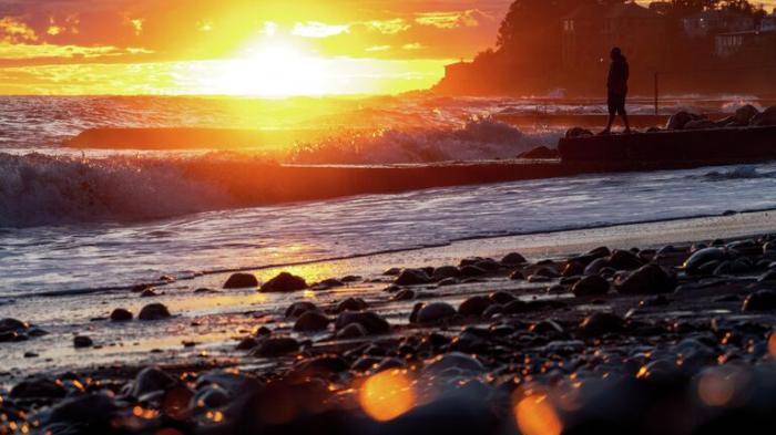 Закат на побережье Чёрного моря неподалеку от города Новый Афон