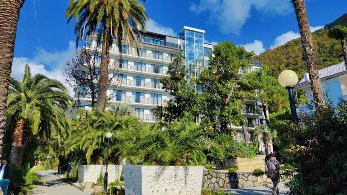 Территория парк-отеля Нарт, Абхазия