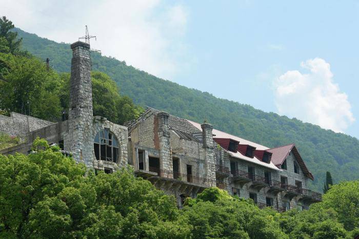 Вид на дачу Принца Ольденбургского в Гаграх