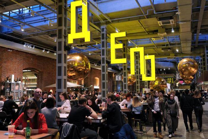 Посетители первого фуд-молла Депо Москва