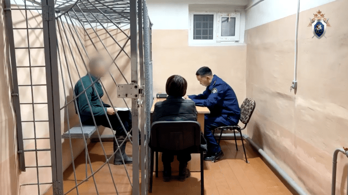 Допрос одного задержанных организаторов тура на гору Мунку-Сардык в Бурятии, где погибли туристы из Красноярска