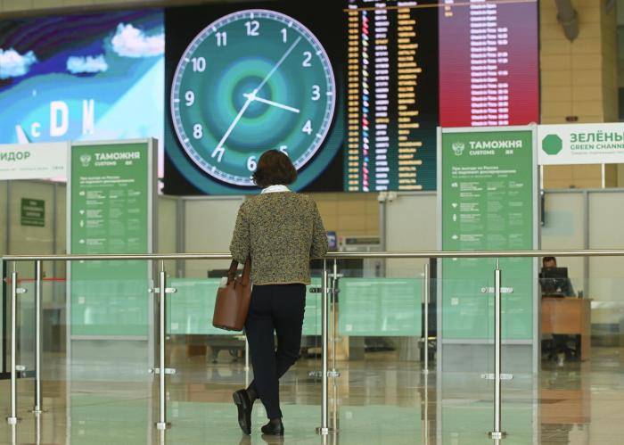 Женщина в аэропорту Домодедово