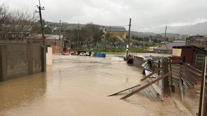 Подтопленная улица в Махачкале
