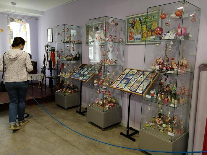 Клин. Новогодние открытки и елочные игрушки