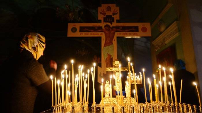 Богослужение в храме Сергия Радонежского Высоко-Петровского монастыря в Москве