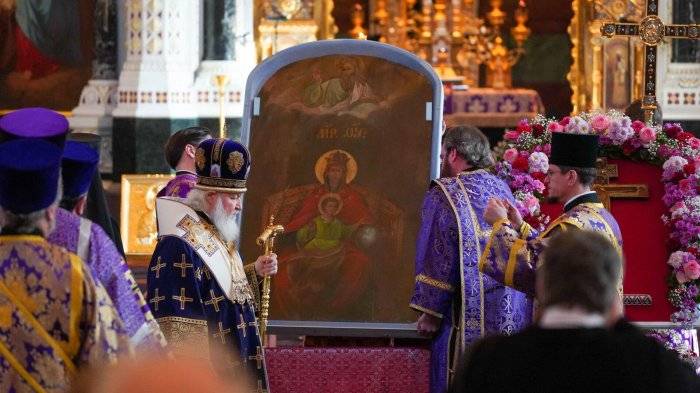 Чудотворная Державная икона Божией Матери доставлена после реставрации в храм Христа Спасителя