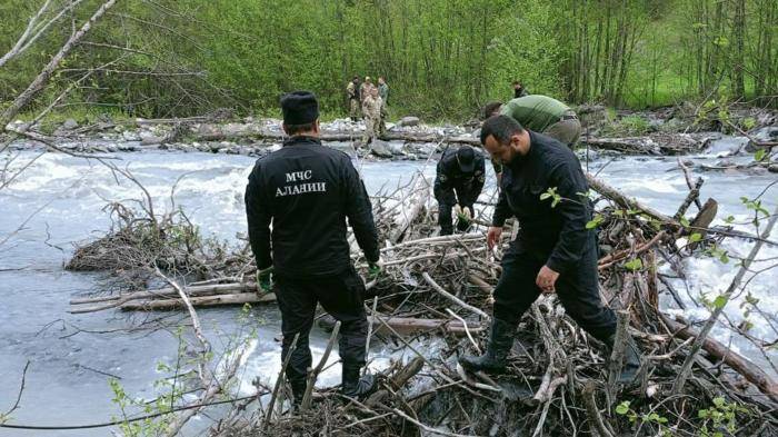 Поиск россиянки, упавшей в реку в селе Згубир в Южной Осетии