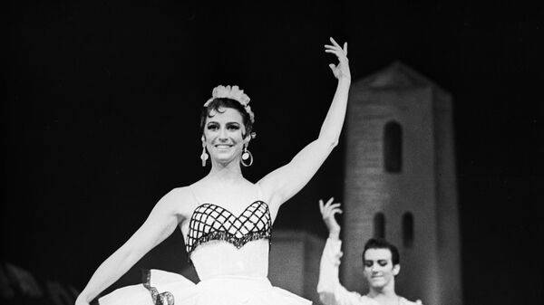 Сцена из балета Людвига Минкуса Дон Кихот. На сцене Майя Плисецкая в роли Китри. Государственный академический Большой театр.