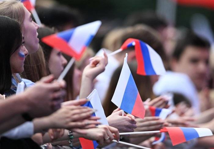 Жители Москвы на праздничном концерте в честь Дня России на Красной площади