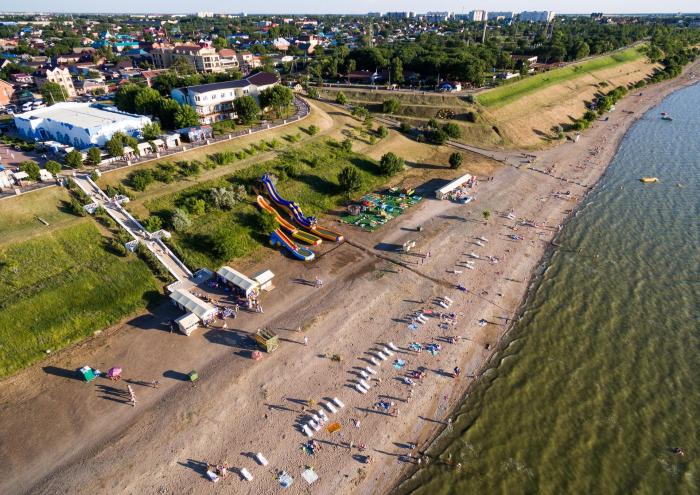 Курортный город Ейск и пляж на Ейской косе на Азовском море