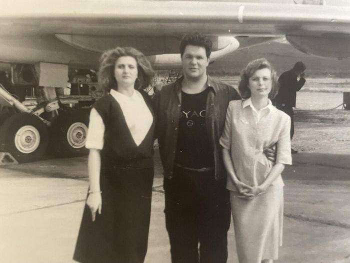  Каролина Громова рядом с Ту-154Б. 1990-й год