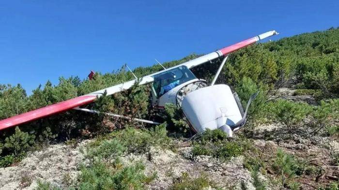 Место крушения легкомоторного самолета Cessna 182 в Бодайбинском районе