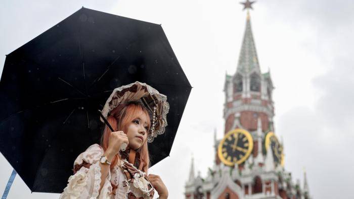 Девушка на Красной площади в Москве