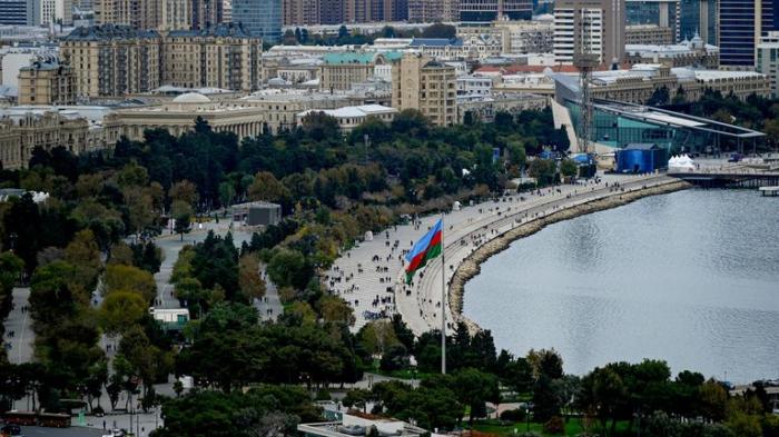 Бакинский бульвар на набережной Бакинской бухты