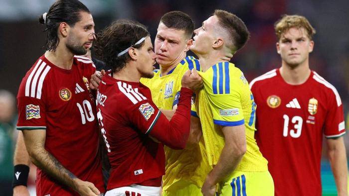 Венгерские футболисты Милош Керкез и Доминик Собослаи вступили в конфликт с украинцами Николаем Матвиенко и Виктором Цыганковым во время матча Лиги наций
